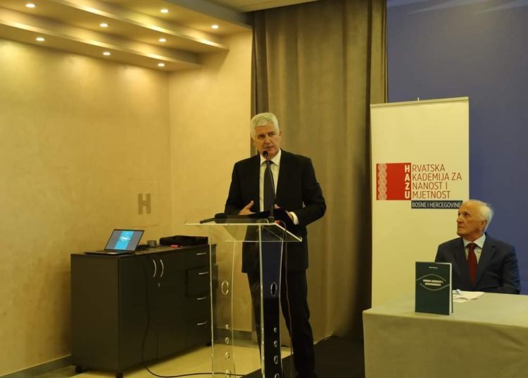 Čović nazočio predstavljanju knjige akademika Mladena Bevande i otvaranju biste akademiku Jakovu Peharu