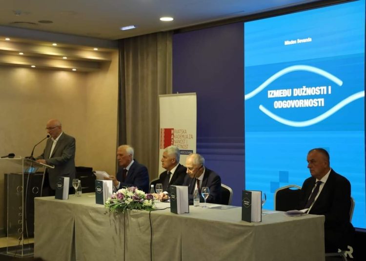 Čović nazočio predstavljanju knjige akademika Mladena Bevande i otvaranju biste akademiku Jakovu Peharu