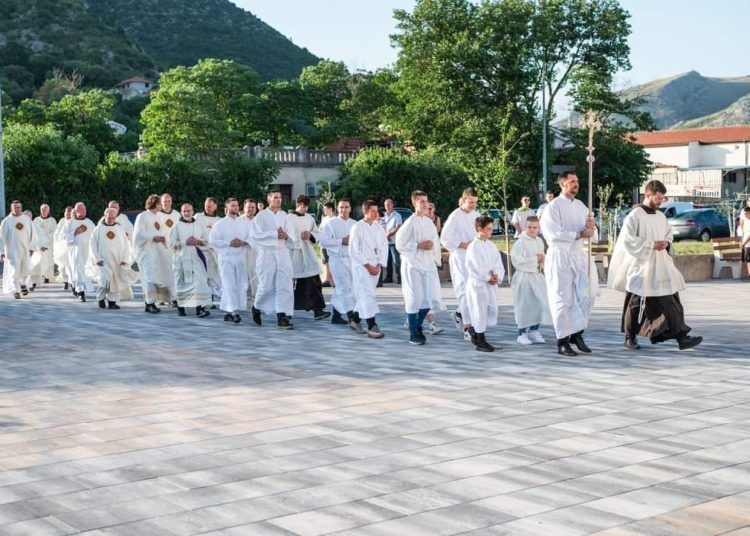 Blagoslovljena i posvećena nova crkva sv. Ivana Krstitelja u Rodoču
