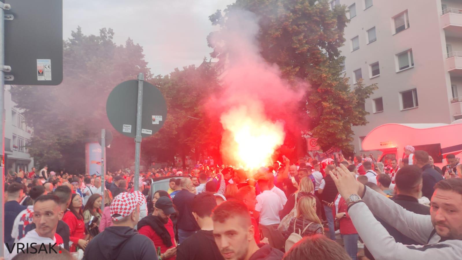 Ludnica na ulicama Berlina, Hrvati okupirali grad (FOTO i VIDEO)