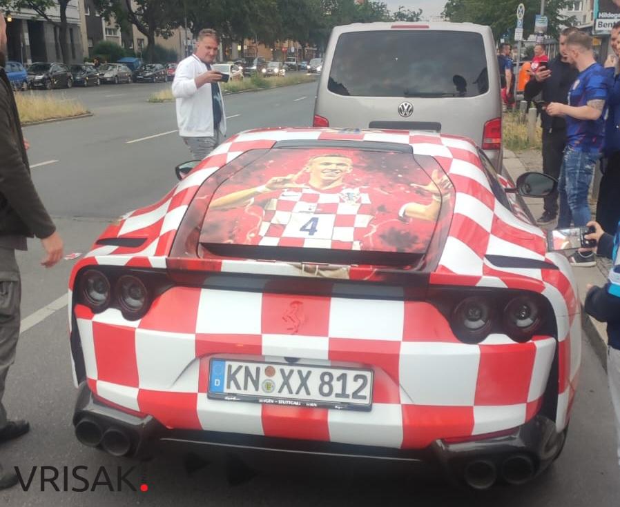 Ludnica na ulicama Berlina, Hrvati okupirali grad (FOTO i VIDEO)
