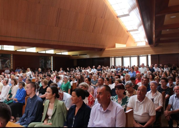 Svećeničko ređenje u mostarskoj katedrali