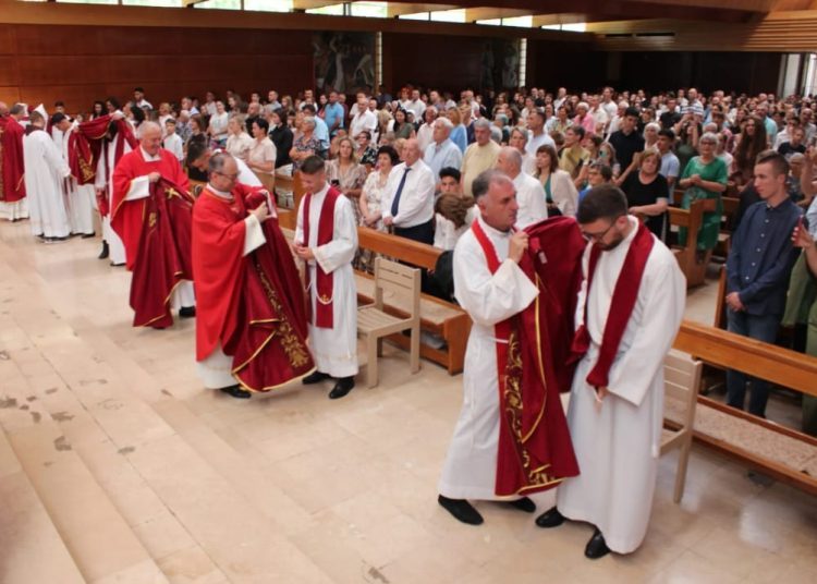 Svećeničko ređenje u mostarskoj katedrali