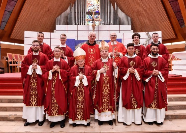 Svećeničko ređenje u mostarskoj katedrali