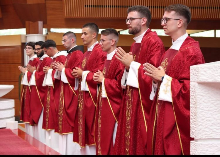 Svećeničko ređenje u mostarskoj katedrali