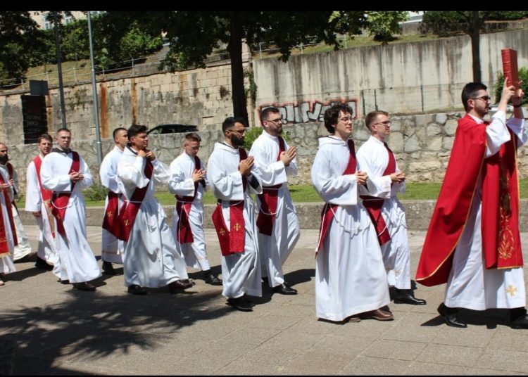 Svećeničko ređenje u mostarskoj katedrali