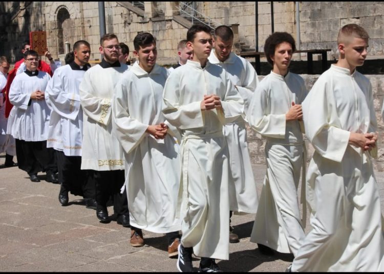 Svećeničko ređenje u mostarskoj katedrali