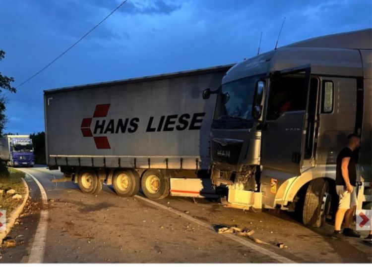 FOTO: U Grudama došlo do samoslijetanja kamiona, vozači oprez