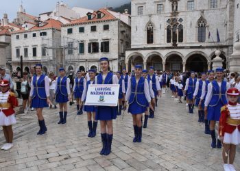 Ljubuške mažoretkinje sudjelovale na velikoj smotri mažoretkinja na Stradunu