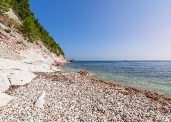 Njemački mediji upozorili turiste na ‘neugodan fenomen na plaži’ u Hrvatskoj