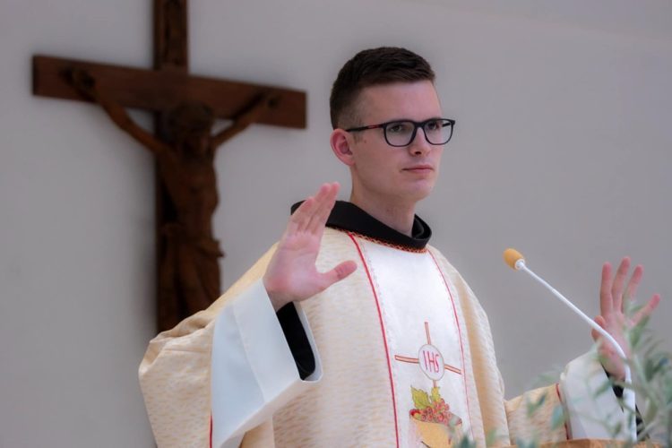 Širokobriješki franjevac Ivan Slišković svojom propovijedi oduševio sve prisutne na Humcu