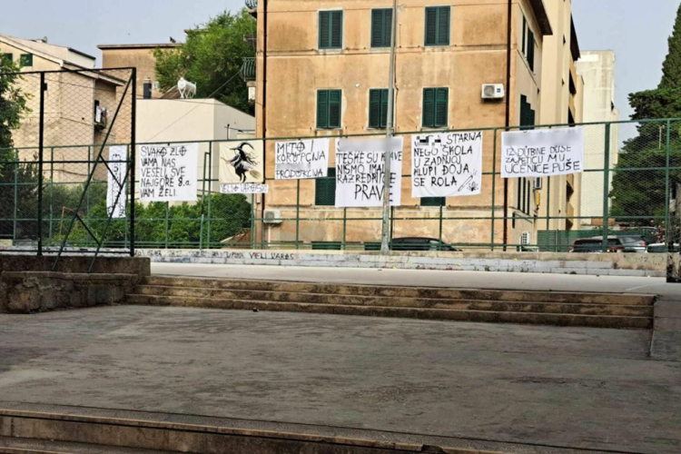 Splitski osmaši zadnji dan škole izvjesili šokantne poruke na ogradi
