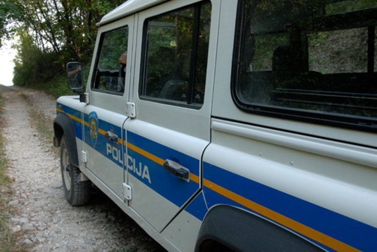 Strava u Slavonskom Brodu: Sin ubio roditelje?