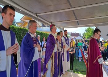 Nadbiskup Vukšić u Vitezu: Neka Gospodin obriše svaku suzu