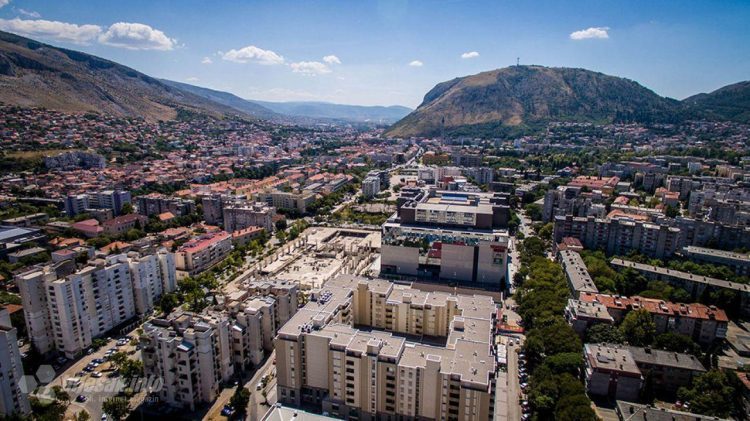 Mostarom jurio 200 na sat na motoru (VIDEO)