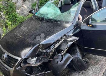 Teška prometna kod Mostara: Ima smrtno stradalih, vatrogasci se bore s požarom na kamionu