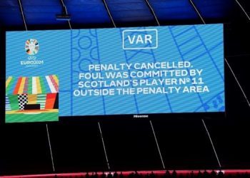 VAR na Europskom prvenstvu: Publika na semaforu ima objašnjenje