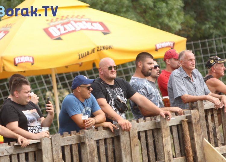 VIDEO: U Posušju bik uletio u publiku: Zavladala je opća panika