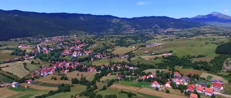 Otvorenje hrvatskog doma “Stjepan Radić” u Šujici i koncert Tihe Orlića