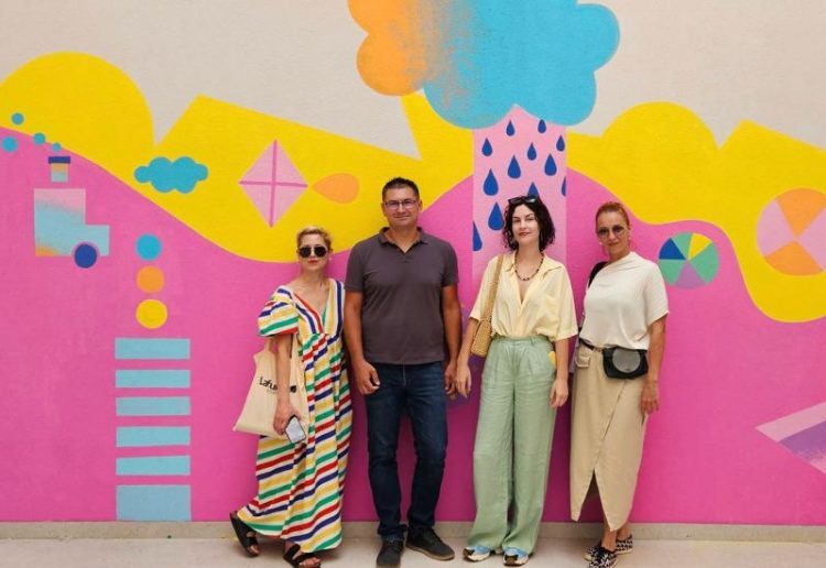 Oslikano dvorište Pedijatrijske klinike SKB u Mostaru