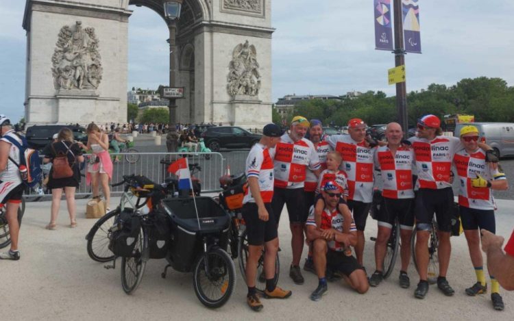 Hrvatski biciklisti nakon 2200 kilometara na kotačima stigli u Pariz