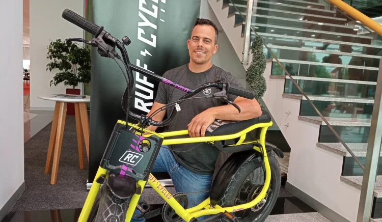 Iz BiH se iseljava, ali u nju i investira