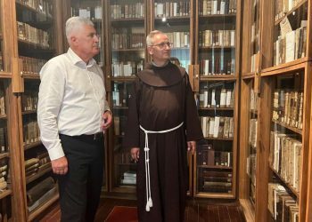 Čović posjetio Kraljevu Sutjesku: Najavio pomoć u obnovi samostana, muzeja i knjižnice