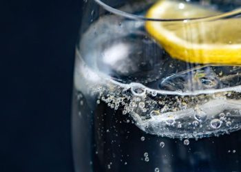 Evo kako gaziranom vodom doći do vitke linije