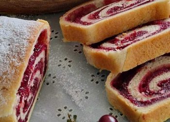 Preukusna štruca s višnjama