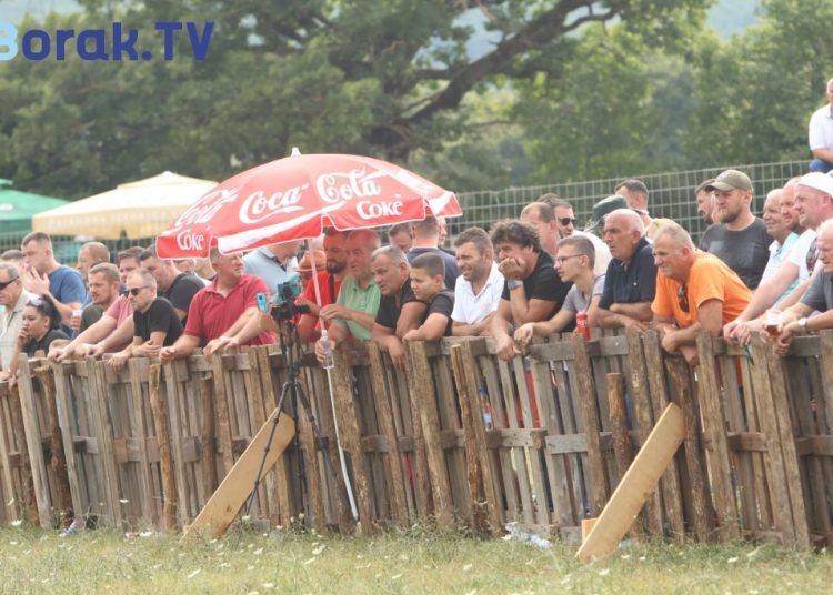VIDEO: U Posušju bik uletio u publiku: Zavladala je opća panika