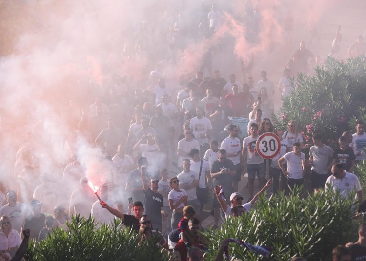VIDEO+FOTO: Rakitić izašao pred navijače, a oni mu poručili: ‘Hoćemo titulu!’