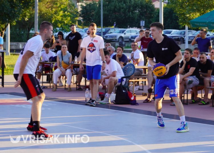 Basket se vratio u Široki Brijeg: Posjetitelji uživaju u uzbudljivoj košarci