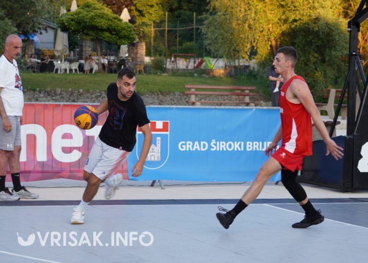 Basket se vratio u Široki Brijeg: Posjetitelji uživaju u uzbudljivoj košarci