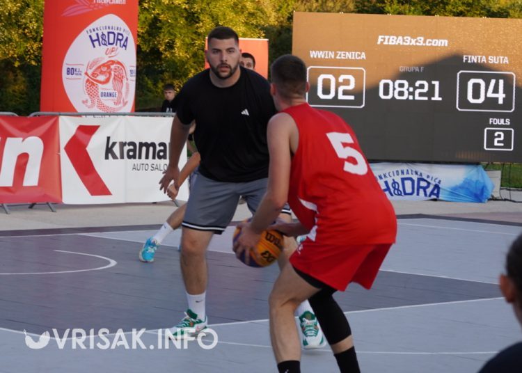 Basket se vratio u Široki Brijeg: Posjetitelji uživaju u uzbudljivoj košarci