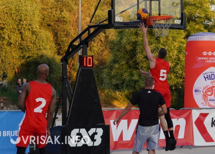 Basket se vratio u Široki Brijeg: Posjetitelji uživaju u uzbudljivoj košarci