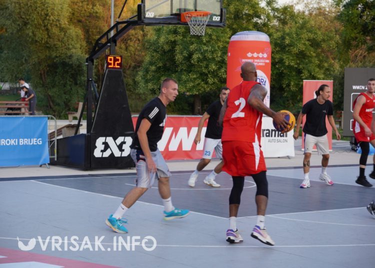 Basket se vratio u Široki Brijeg: Posjetitelji uživaju u uzbudljivoj košarci