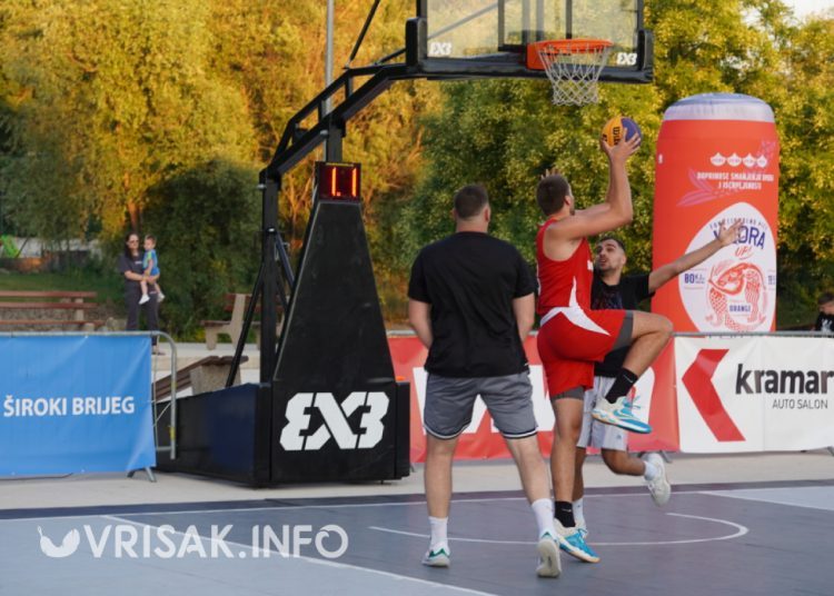 Basket se vratio u Široki Brijeg: Posjetitelji uživaju u uzbudljivoj košarci