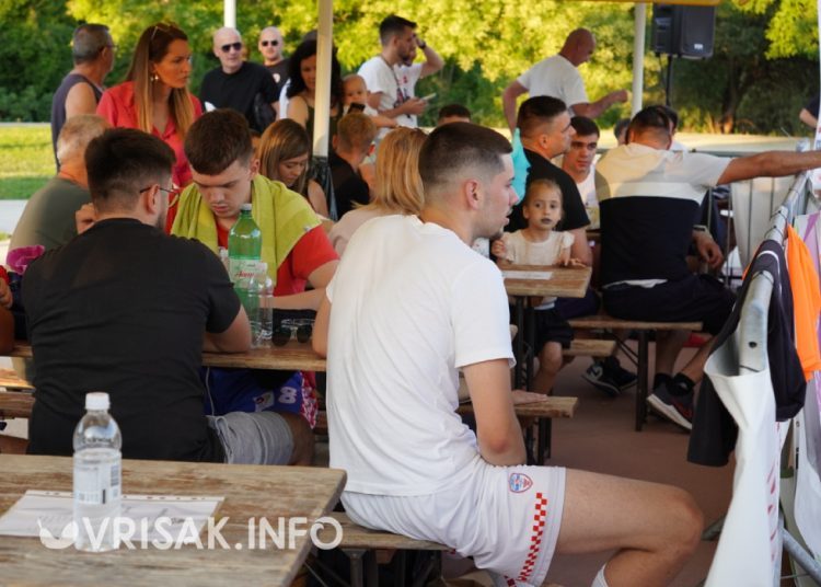 Basket se vratio u Široki Brijeg: Posjetitelji uživaju u uzbudljivoj košarci