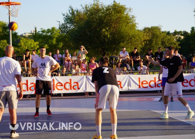 Basket se vratio u Široki Brijeg: Posjetitelji uživaju u uzbudljivoj košarci