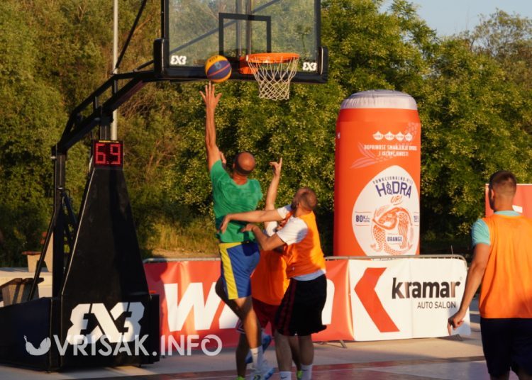 Basket se vratio u Široki Brijeg: Posjetitelji uživaju u uzbudljivoj košarci