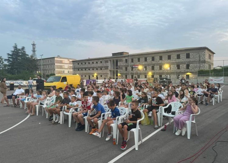 Kino pod zvijezdama u Grudama (FOTO)