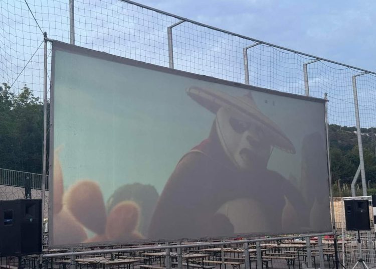 Kino pod zvijezdama u Grudama (FOTO)