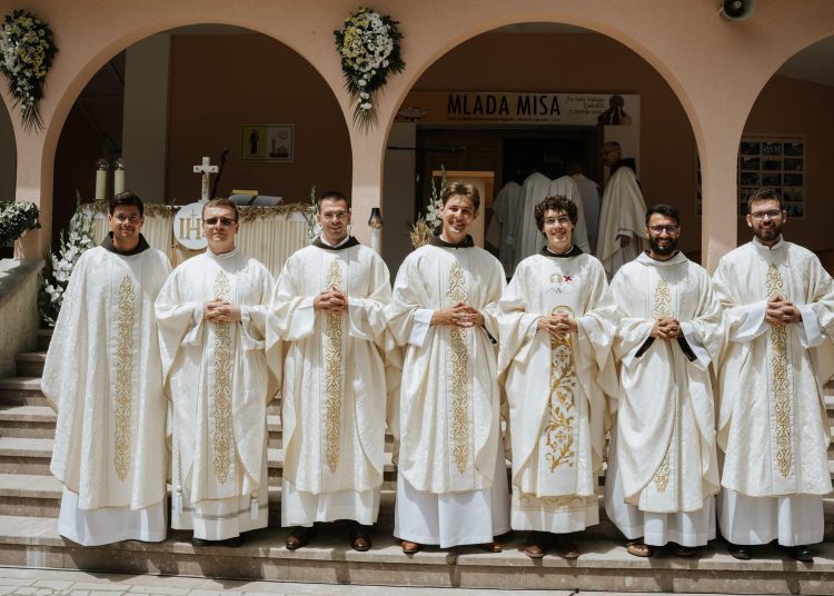 Svečana mlada misa u Ljubotićima: Radost i zahvalnost mladomisnika fra Ante Vukoje