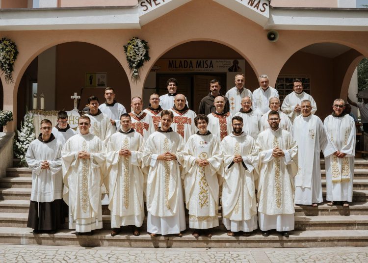 Svečana mlada misa u Ljubotićima: Radost i zahvalnost mladomisnika fra Ante Vukoje