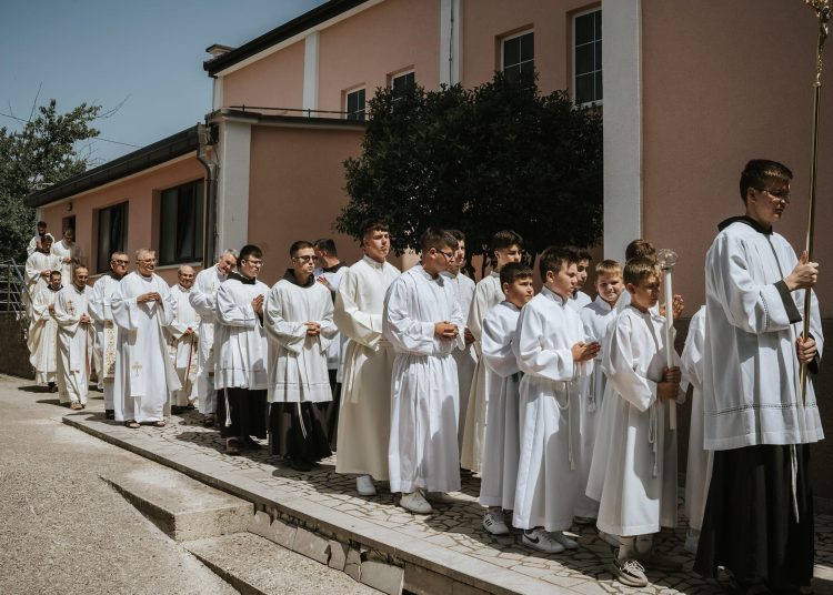 Svečana mlada misa u Ljubotićima: Radost i zahvalnost mladomisnika fra Ante Vukoje