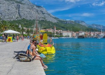 Makarska želi stati na kraj nepropisnom parkiranju i odlaganju otpada