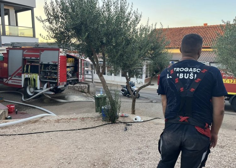 Vatrogasci iz ŽZH pomagali gasiti požar na Križevcu