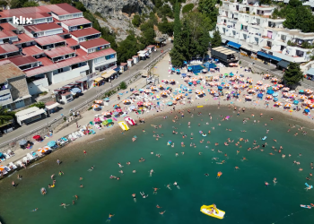 Neum iz zraka usred sezone: Plaže krcate
