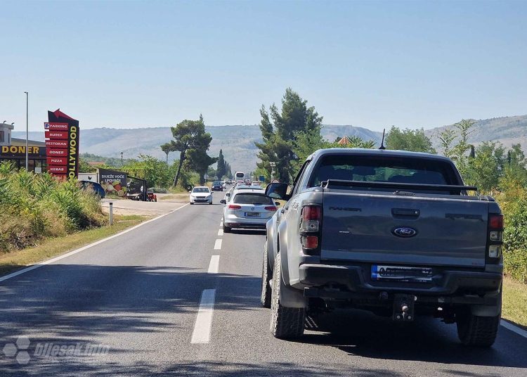 Teška nesreća kod Mostara: Sudjelovalo više vozila, promet usporen