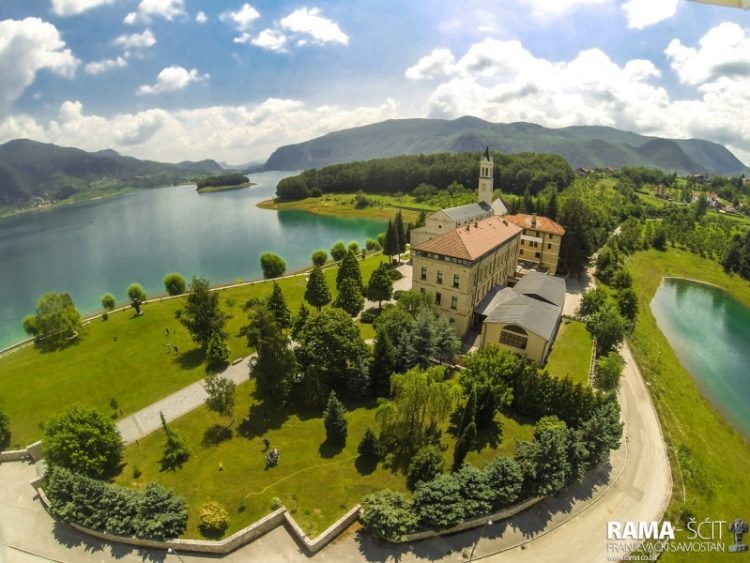 Požeško-slavonska županija darovala 20.000 eura za izgradnju galerije i knjižnice u samostanu Rama-Ščit